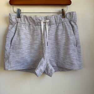 Lululemon On The Fly short 2.5” size 6